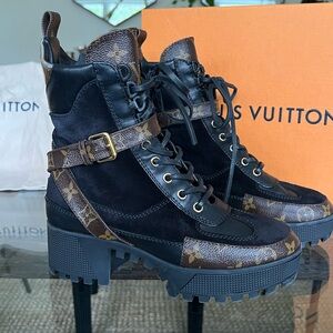 LOUIS VUITTON 
Suede Calfskin Monogram Laureate Platform Desert Boots